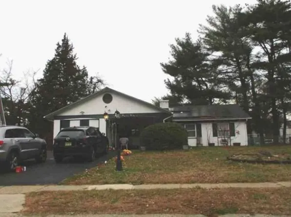 51 Blueberry Ln, Willingboro, NJ 08046