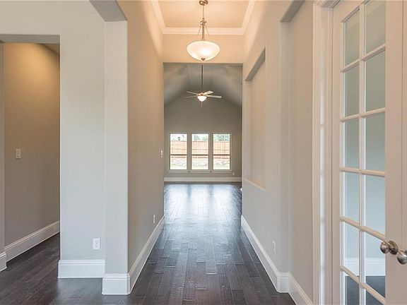 4th image of 120 Shady Glen Dr