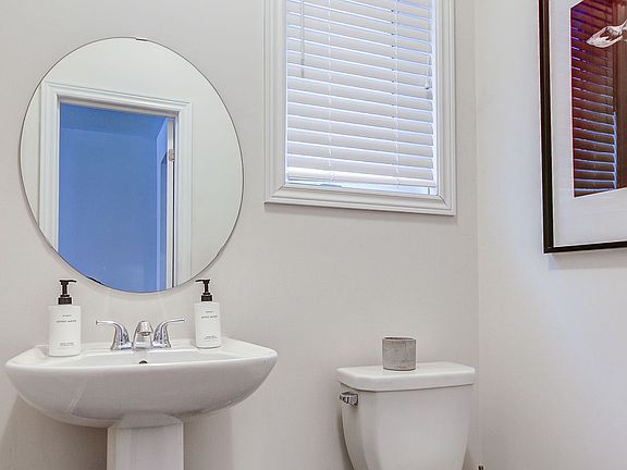 3rd image of 20 Zelda Rd