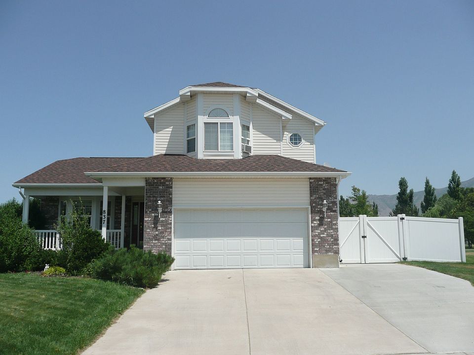 1st image of 837 Country Club Dr