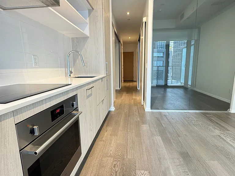 5 Soudan Ave #914 — Photo 25