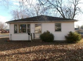 1246 N Lawrence Ave, Taylorville, IL 62568