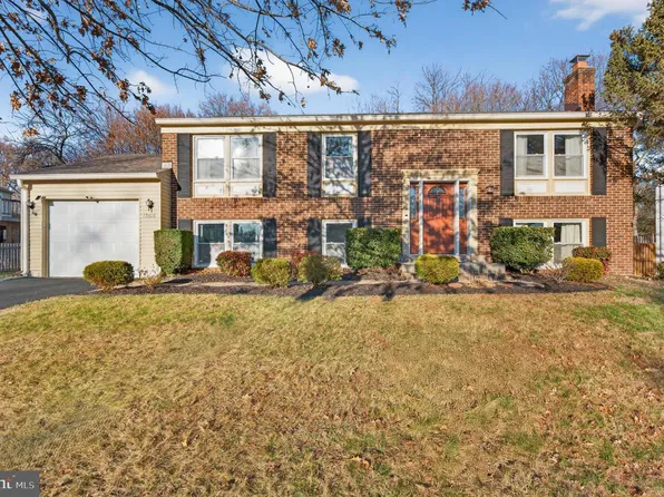 12608 Little Stones Ln, Herndon, VA 20170