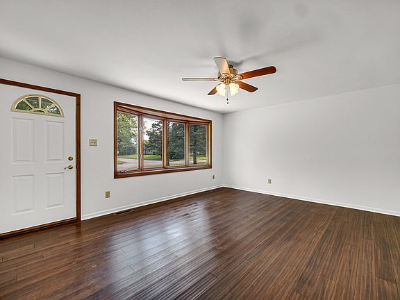 4th image of 433 Nantucket Rd