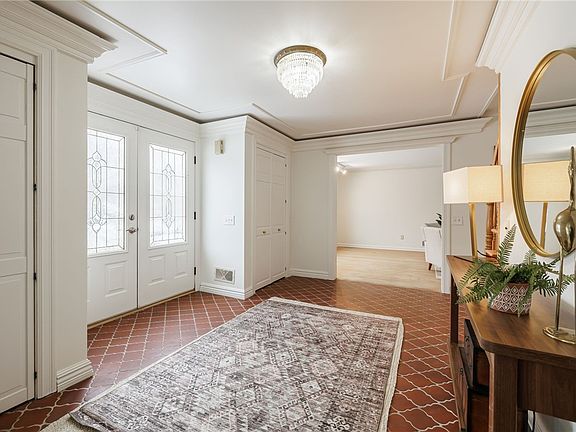 3rd image of 10 Crandon Way