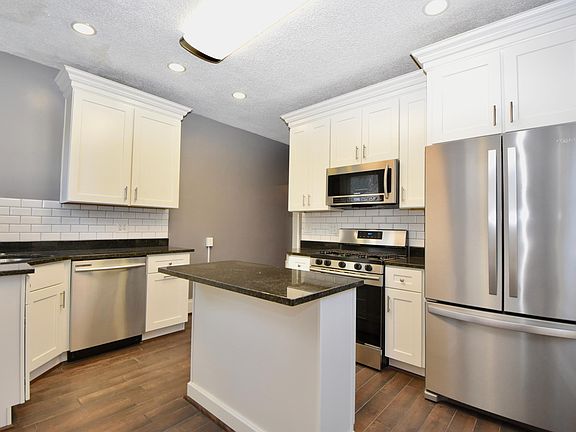 5th image of 532 Elsmere St