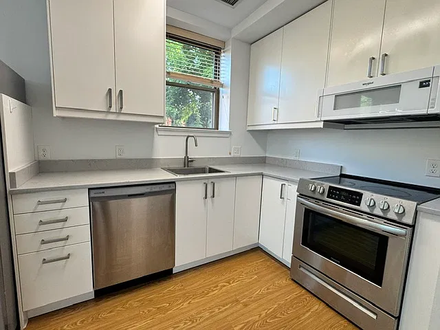 2 bed, 950 sqft, $4,200 — Photo 3