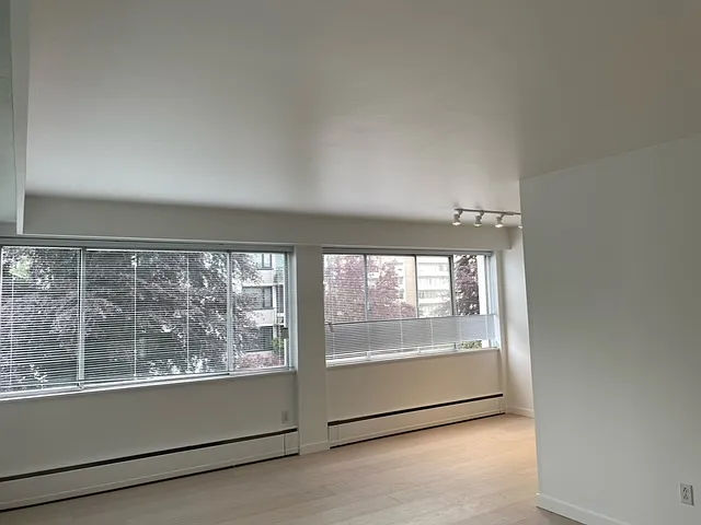 1906 Nelson St #403 — Photo 7