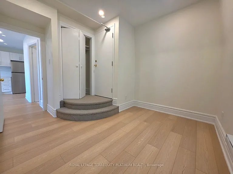 11 Beaconsfield Ave — Photo 21