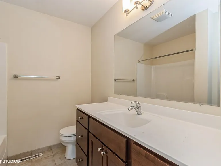 901 Scott Park Dr — Photo 13