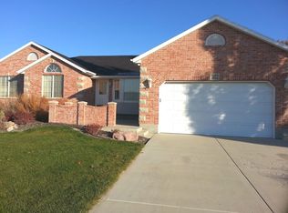 1022 W Rambouillet Dr, South Jordan, UT 84095