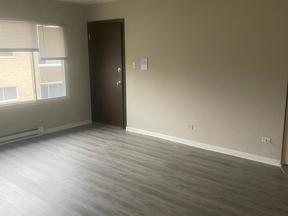 2nd image of 453 Park Ln APT 3C