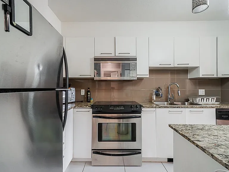 10822 City Pkwy #312 — Photo 3