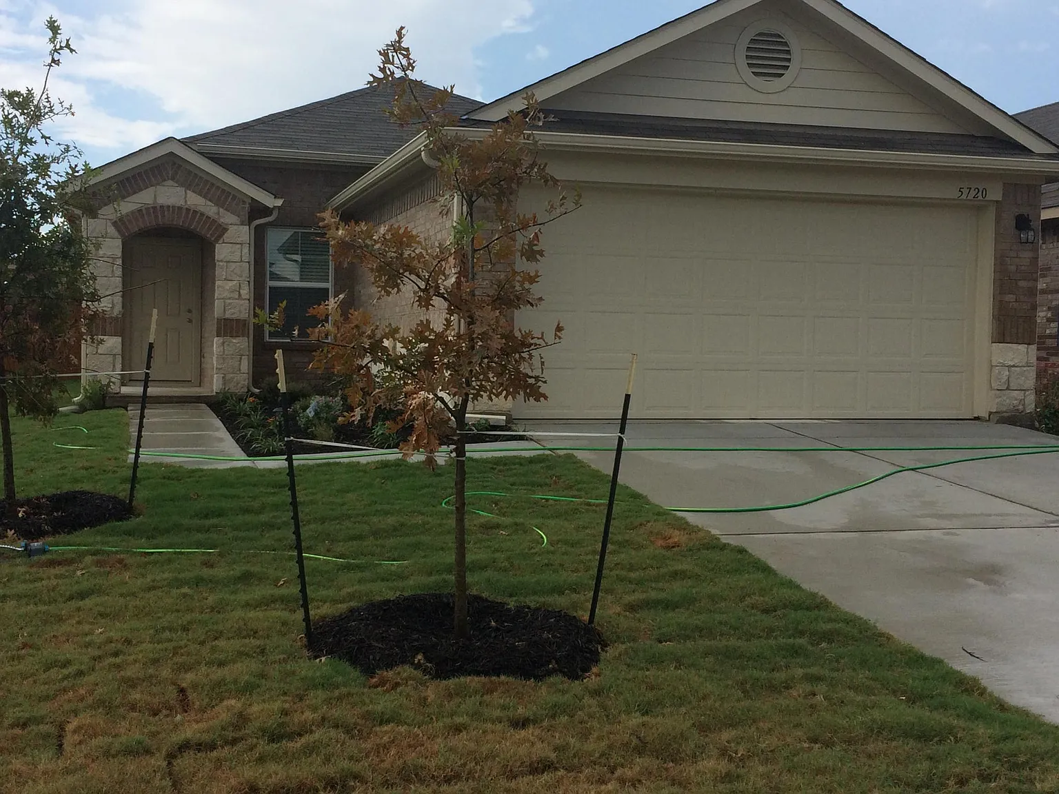 3 bed, 1370 sqft, $1,900 — Photo 1