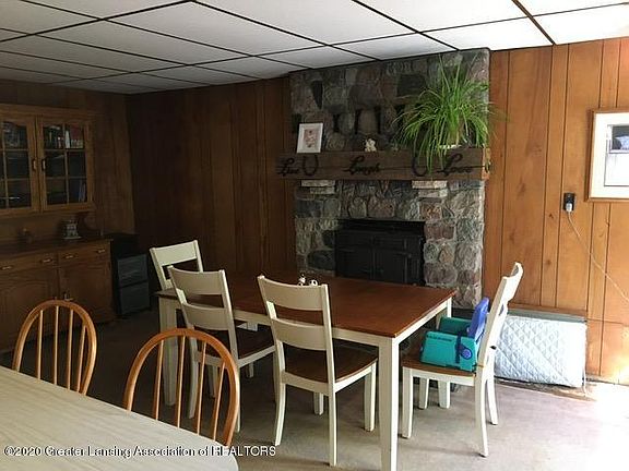 5th image of 302 E Main St