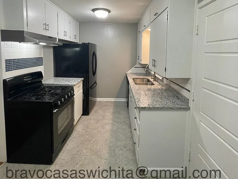 2227 S Bonn Ave — Photo 7