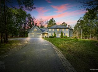 10 Mackenzie Ln, Falmouth, ME 04105
