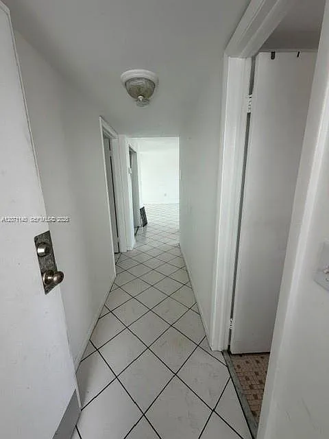 2001 Bay Dr — Photo 2