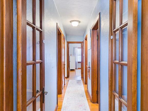 5th image of 5438 Sutherland Ave