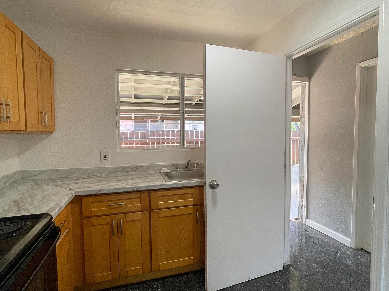 3 bed, 920 sqft, $2,750 — Photo 3