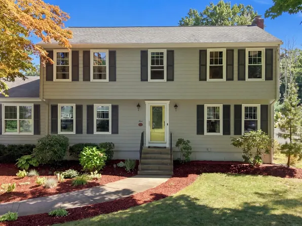 4 Portmore Ln, Framingham, MA 01702