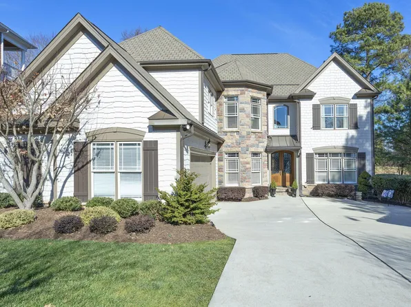 2705 Peachleaf St, Raleigh, NC 27614