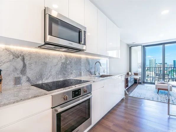 987 Queen St #2409, Honolulu, HI 96814