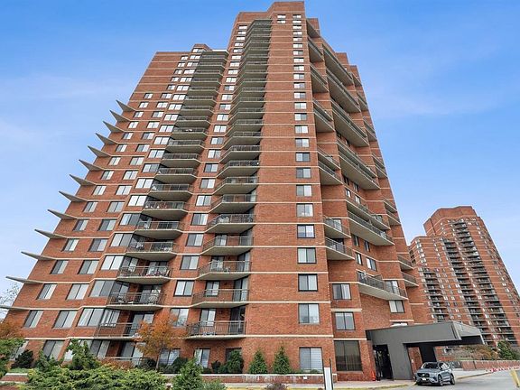 2nd image of 132 Harmon Cove Tower #132