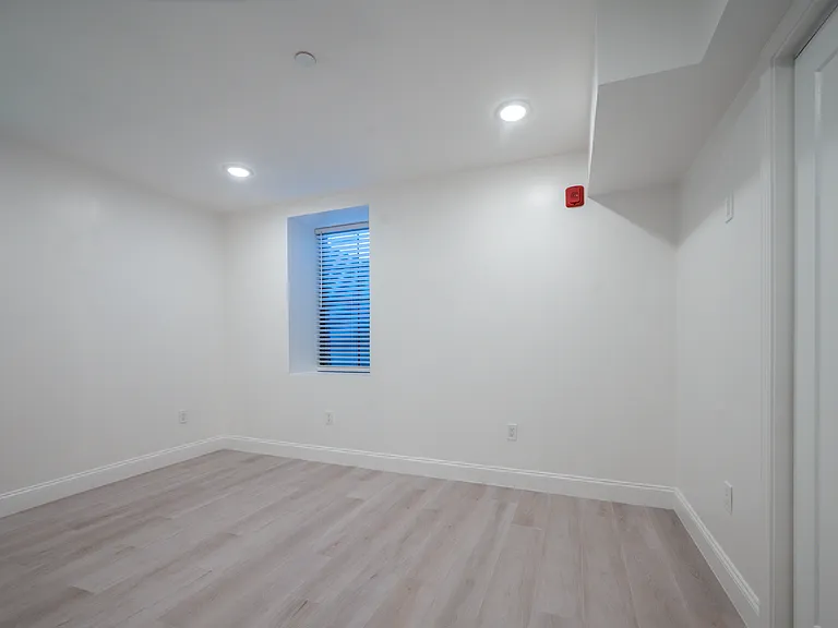126 Adelaide Ave #B01 — Photo 9
