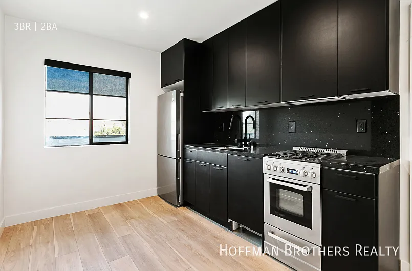 3 bed, $2,785 — Photo 2