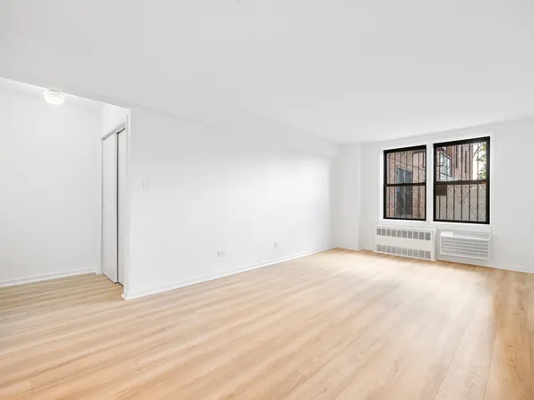 35-20 Leverich Street image 3 of 14