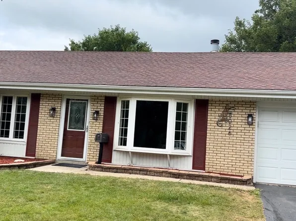 8026 Catawba Ln, Hanover Park, IL 60133