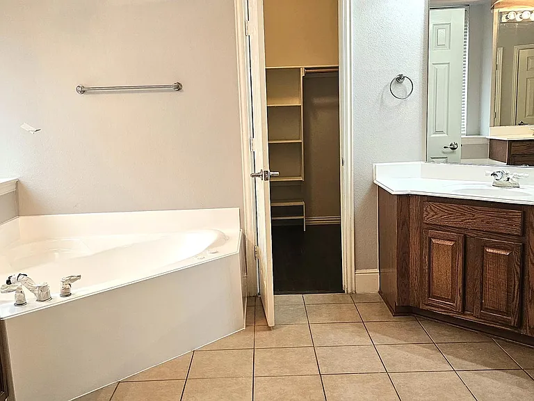 6901 Millerd Pond Dr — Photo 7