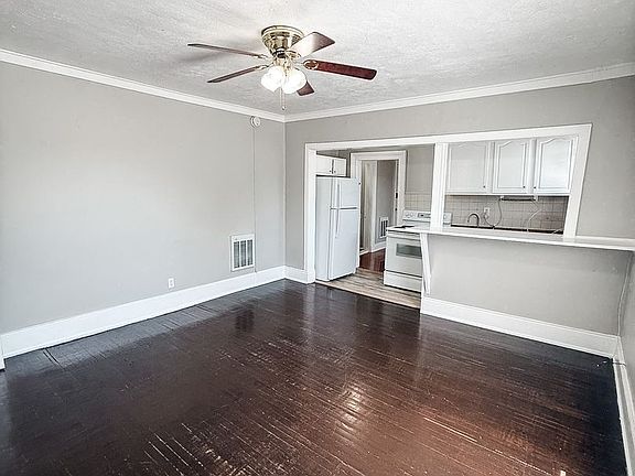 3rd image of 702 Luttrell St #4