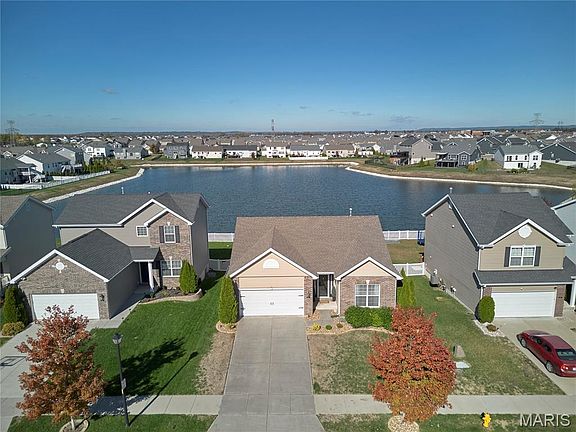 3rd image of 205 Charlestowne Place Dr