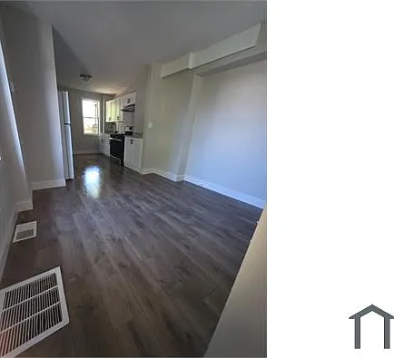 3 bed, 720 sqft, $1,599 — Photo 3