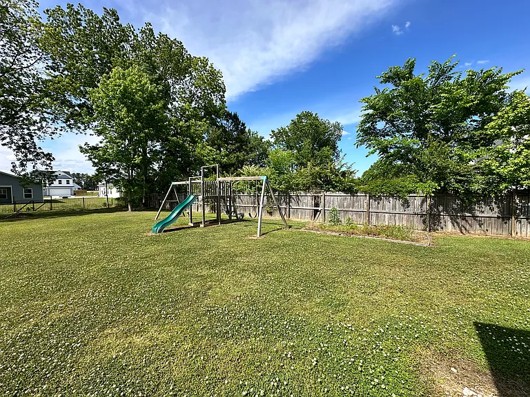 119 Landover Dr — Photo 37