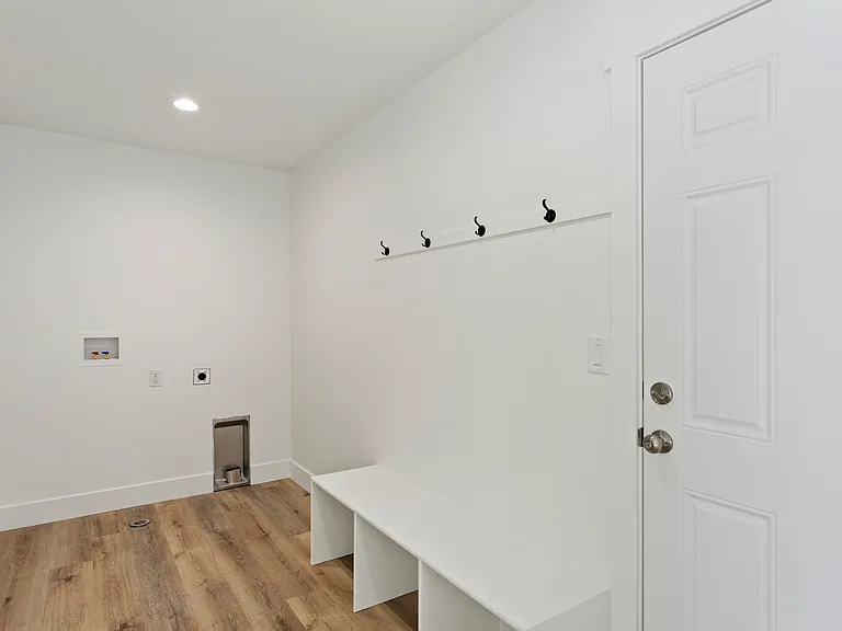 N 75 E — Photo 10