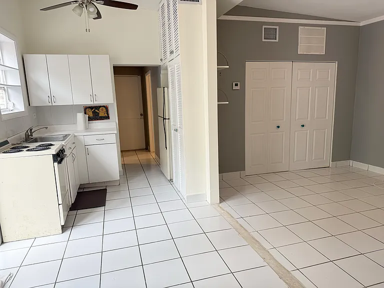 1151 SW 16th Ave — Photo 6