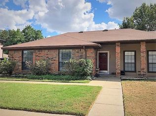 2400 Shady Turf Dr, Bedford, TX 76022