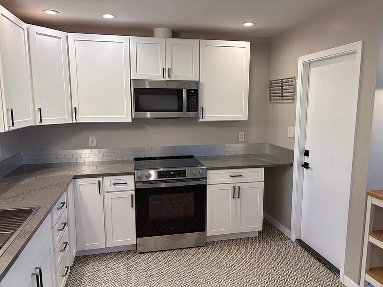 2300 Overlook Dr — Photo 3