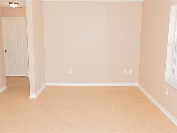 4th image of 40009 Agusta Dr