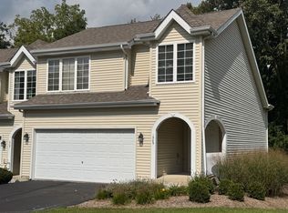 1509 Golden Oak Dr, Woodstock, IL 60098
