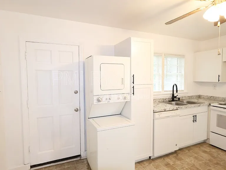 3006 Manor Dr — Photo 6