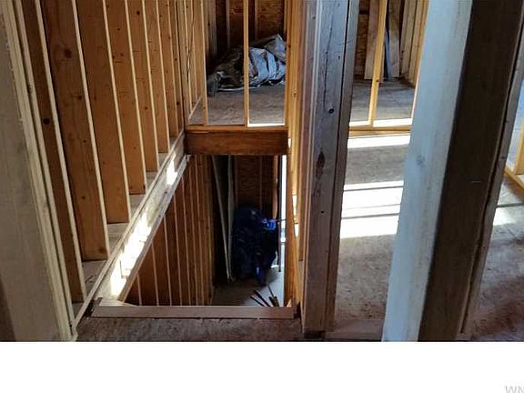 5th image of 157 Hillcrest Dr