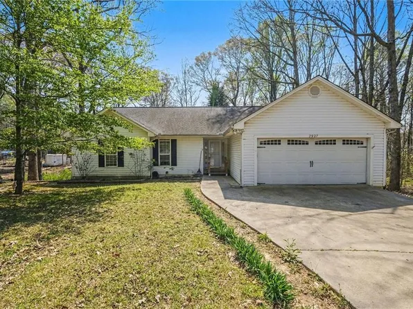 2927 Valley Dr, Gainesville, GA 30507
