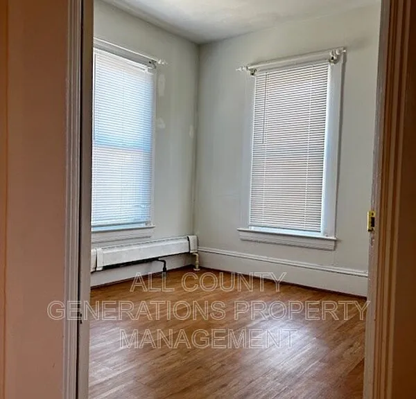 1361 E 43rd St — Photo 12