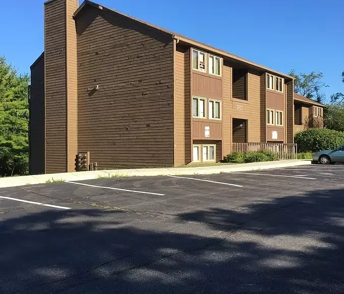 Foxwood Apartments — Photo 1