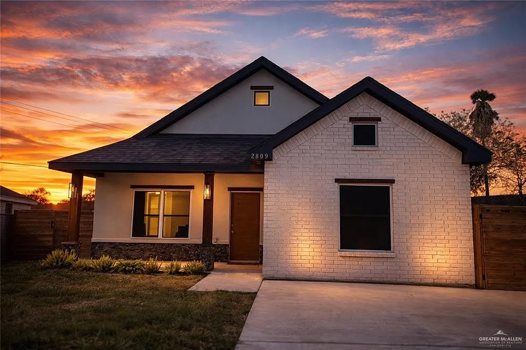3 bed, 2.0 bath, 1470 sqft, $1,800 — Photo 2