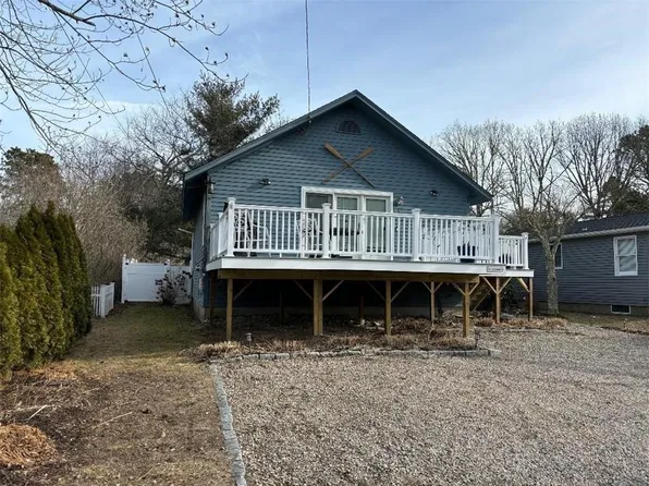 75 Hemlock Rd, South Kingstown, RI 02879